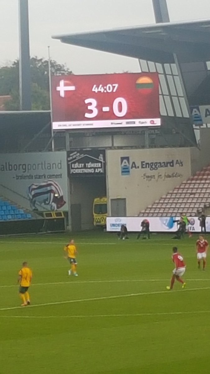 AceFCK's tweet photo. De unge kan også.. #danlit #U21 https://t.co/cWJgllKwj9