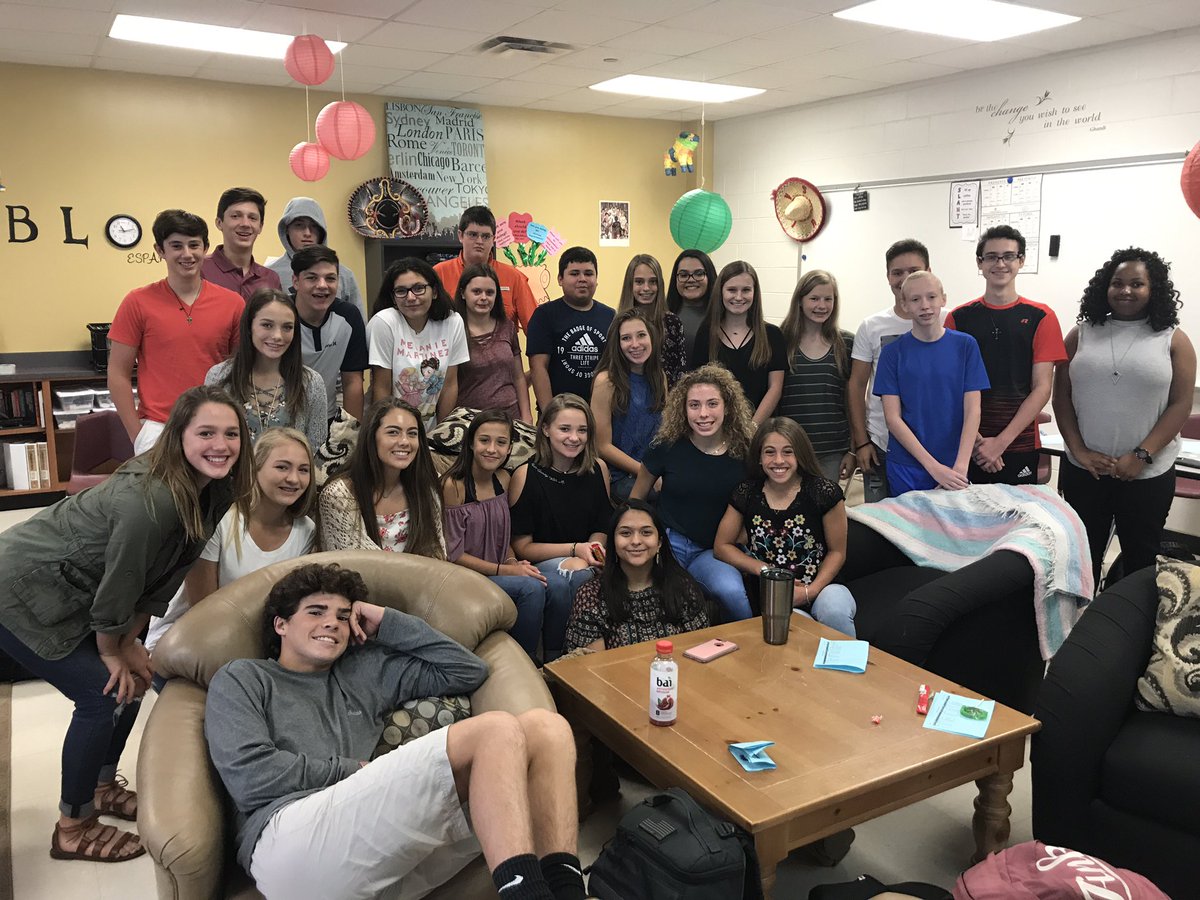 RebeccaZachary1's tweet photo. Shout out to 4th period #gid #spanish2iscool #magwestworldlang https://t.co/b0KwG0iRYV