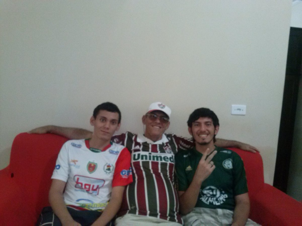 jeffpetrolina's tweet photo. #bbdebate Eu, meu pai, meu irmão e o futebol, uma paixão que nos une. https://t.co/tSFXwz3PgN