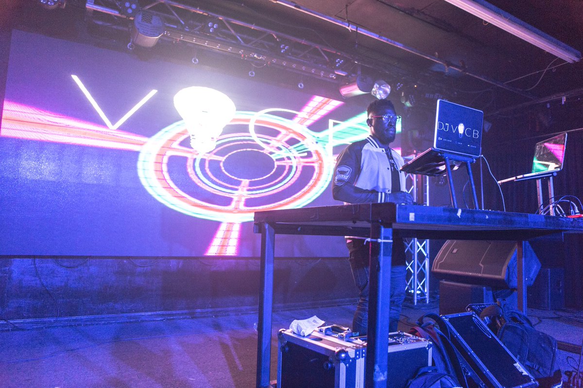 Big Shoutout to <a href="/wattzaintshit/">TOPTEN.</a> <a href="/NigerianPapi_/">Black Mike Da Don</a>  @itsobeezy &amp; @DJ_VicB for shutting down the stage Saturday ! ⭐️🇺🇸 #AfroRave #AfroRavePhilly