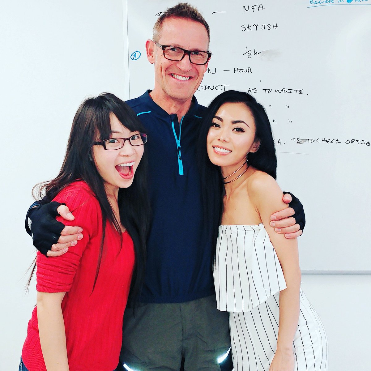 yennischeung's tweet photo. Who doesn't like a man who holds all the cash? 😂#roughcuttv #chineseburn #makingasitcom https://t.co/DCTrMVF64H