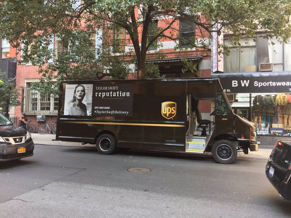 darose90's tweet photo. On the prowl.... #Taylorswiftdelivery #promo https://t.co/9MjeaGBWvv