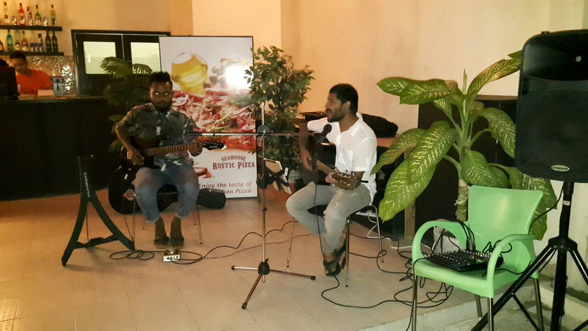 SeaHouseAddu's tweet photo. @Shamsu_moon live! https://t.co/CvdD5FSlDQ