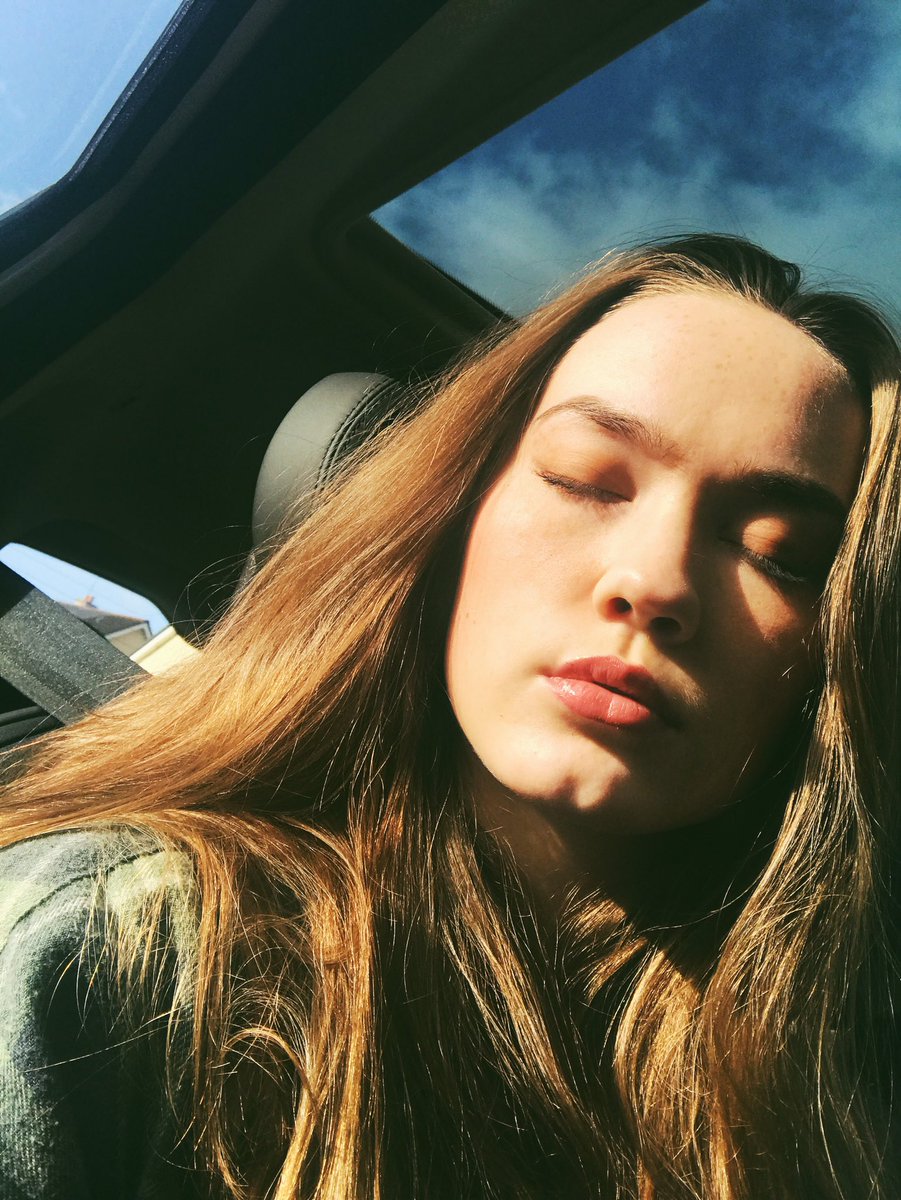 bethanmcccc's tweet photo. sun goddess https://t.co/A7CTn4VZXm