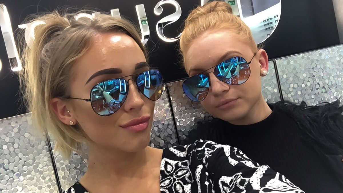 SGHLakeside's tweet photo. Brighten up those September blues with our RayBan flash lenses 🕶🦋🐳 #rayban #teamlakeside https://t.co/NhN5sP4FeM