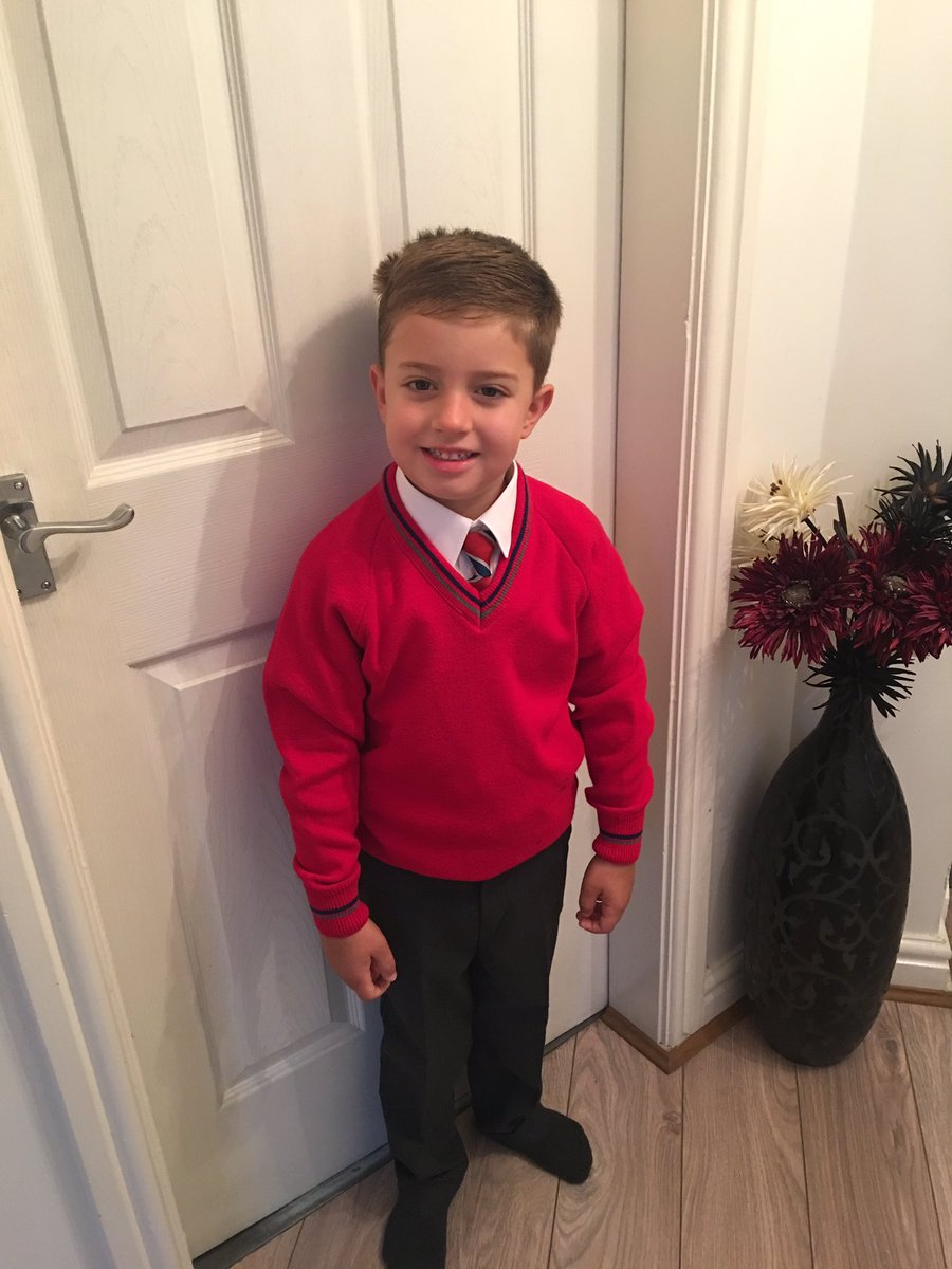 aligee10's tweet photo. Little mans first day 💙 #year2 #stopgrowing @ysgolbrynhedydd https://t.co/fSUkCYFs13