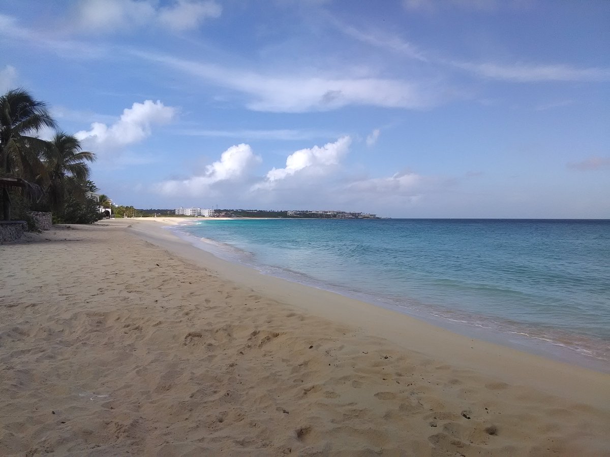 canadiangenx's tweet photo. Cell towers in #Anguilla shutting down at 4 p.m.  #Anglec probably around the same time. Stay safe and help each other #Leewards #Irma https://t.co/tvnBNrEJ3P