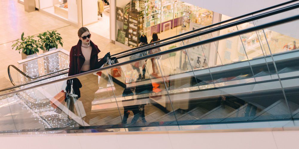 RobbieCBinsight's tweet photo. V-Commerce &amp; the future of #retail - @CurrentPaymentS https://t.co/nDax9m6knx https://t.co/j5oZKnbq2c