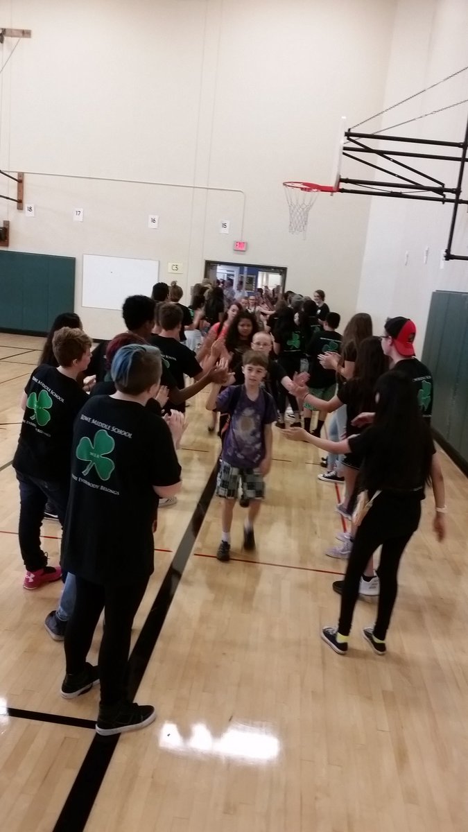 MrGregHarris's tweet photo. Meet the newest #RoweMS students! Welcome 6th graders! We're glad you are here! Every. One. @RMS_Shamrocks @nc12Schools https://t.co/yQU9NeYd43