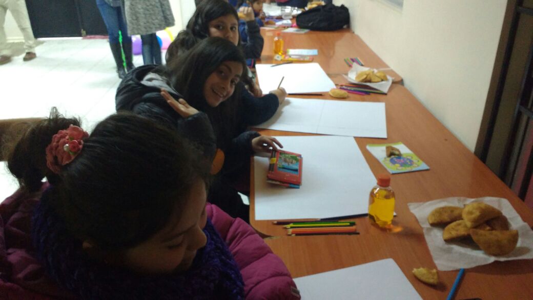 opd_penco's tweet photo. Enseñando derechos de infancia a NNA y parentalidad positiva a sus mamis en sector Pedro Padre Arregui  @Sename_VIII @VictorHugoPenco. https://t.co/RIVc8Pvehq