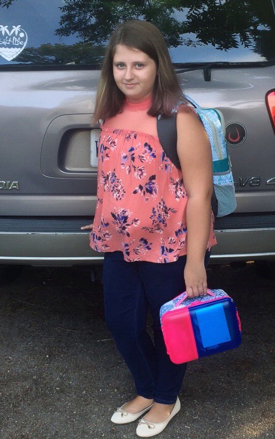 jessicahaileyy's tweet photo. At least they'll still give me a #firstdayofschool picture! 😉❤️ #hcsfirstday17 https://t.co/fZ26UP0Pkm