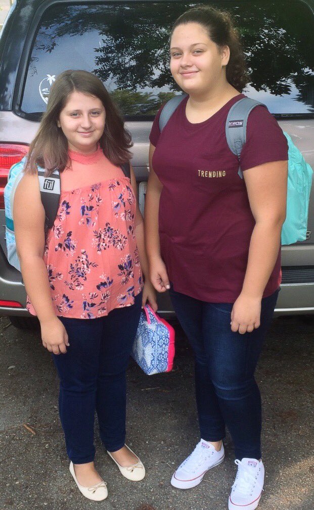 jessicahaileyy's tweet photo. At least they'll still give me a #firstdayofschool picture! 😉❤️ #hcsfirstday17 https://t.co/fZ26UP0Pkm