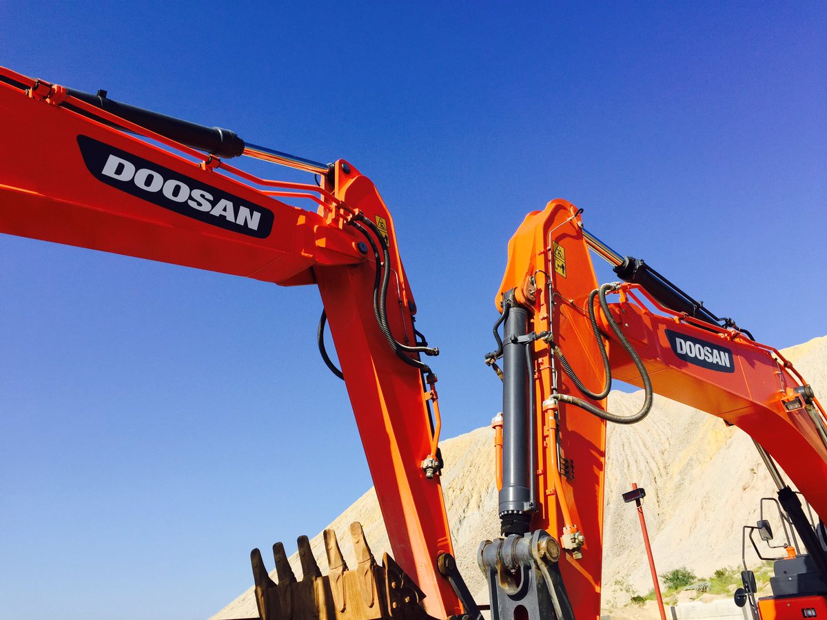 ditchwitchaz's tweet photo. #DoubleTroubleTuesday because you can never have too much fun 😁😁 #doosan #dx350 #dx300 https://t.co/Q9NqlPBE0p