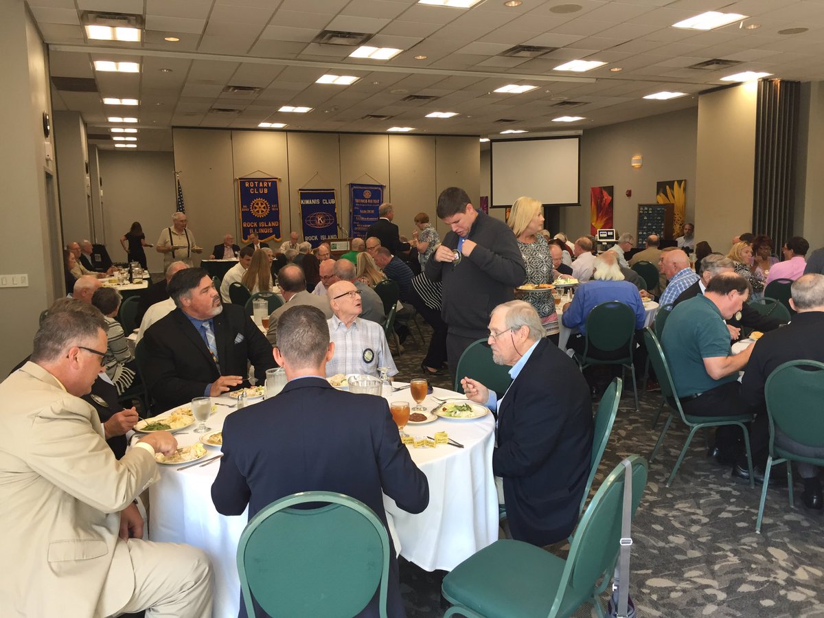 KWQCTerrace's tweet photo. Dozens file in at the QC Botanical Center for the annual State of Rock Island schools address. Which will begin momentarily @kwqcnews https://t.co/DmxosWGGN6