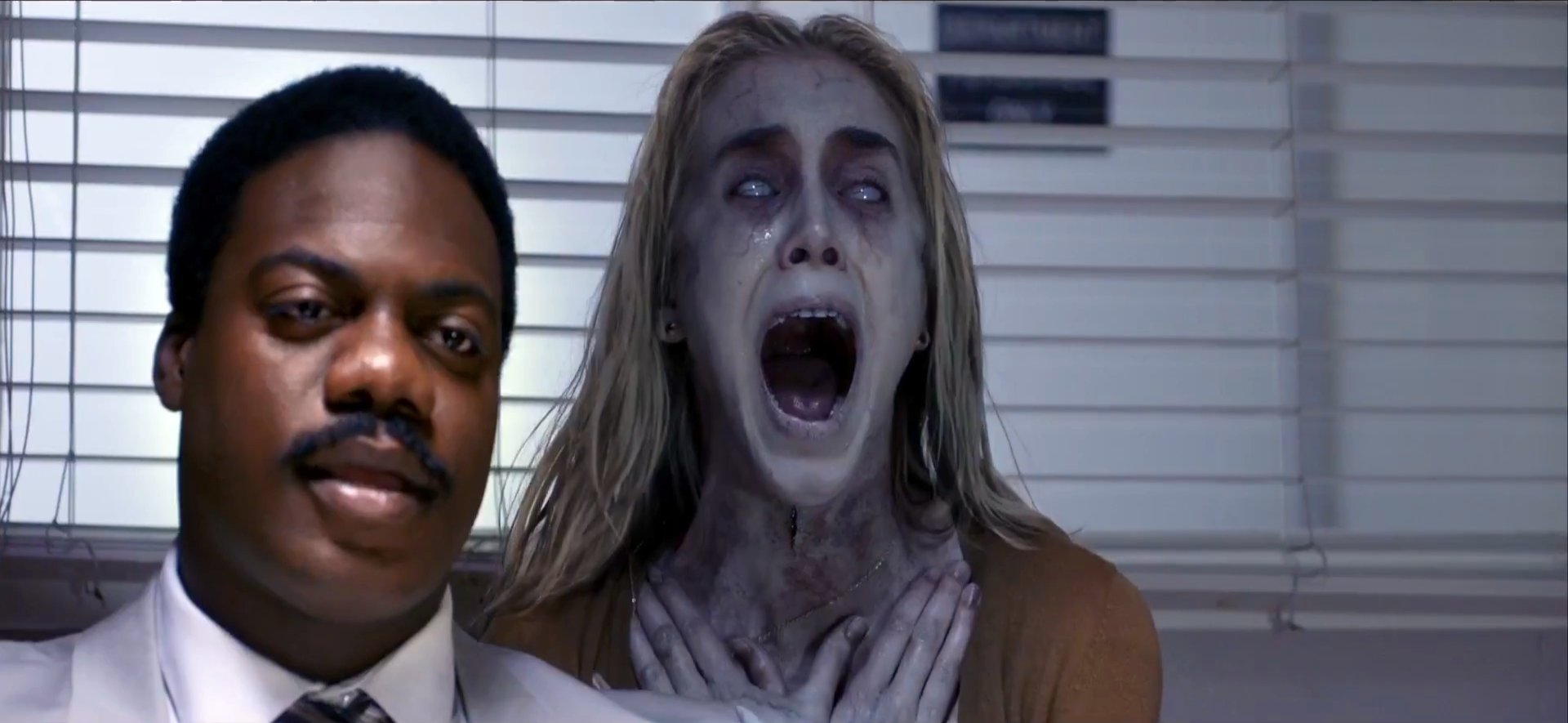 Страшные испуганные лица. Скотт мекловиц последний обряд. Человек с попкорном. Люди которые смотрят ужасы. Люди которые смотрят ужасы.