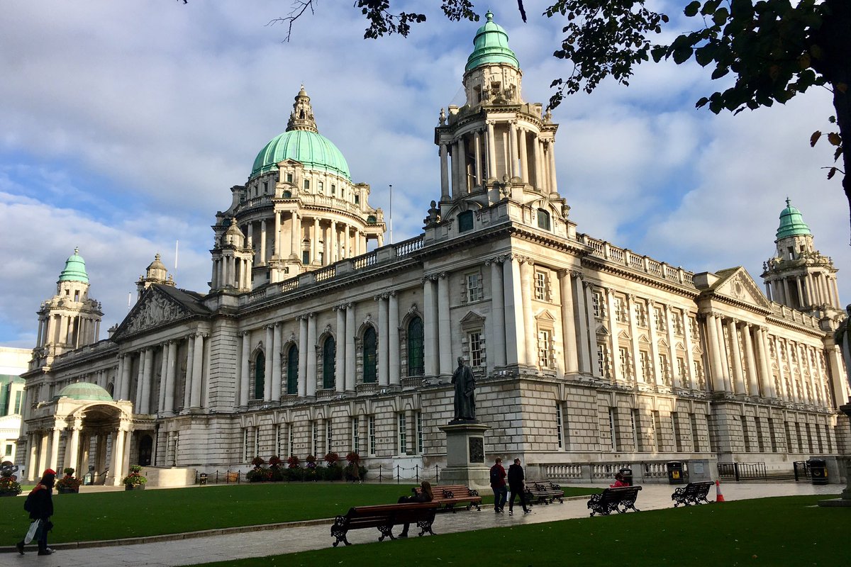 simondocvet's tweet photo. Join us for our @EAFP2017 @VisitBelfast Civic Reception at #Belfast #CityHall #EAFP2017 ππ¦π #wine π· #nibbles π’ https://t.co/6YSLT8DapP