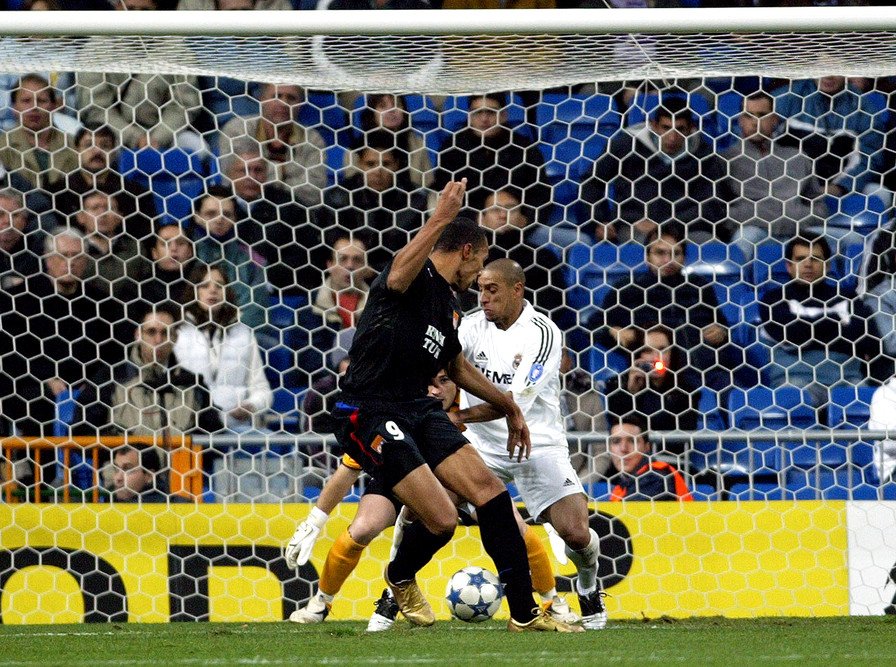 Happy Birthday JOHN CAREW, 38 years old today.
Striker of OL 2005/2007 (53 games, 17 goals) 