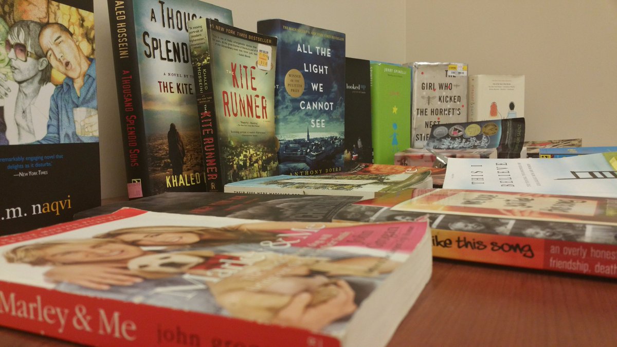 InvictusHigh's tweet photo. Students grab your free books for Cleveland Book Week at @InvictusHigh #CBW2017 #Cleveland #InvictusHighSchool https://t.co/zD5SNWrGDZ