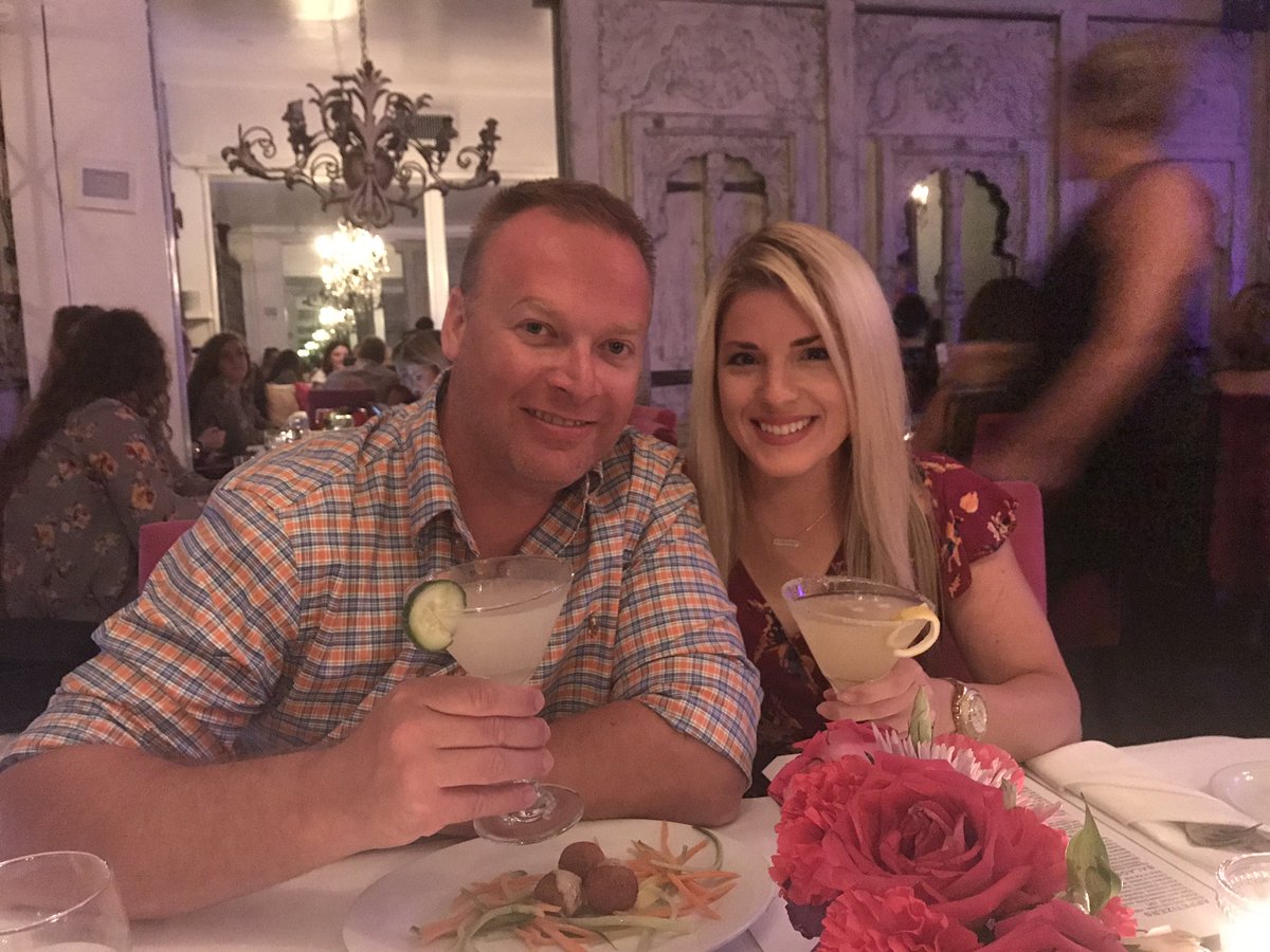 NVPatriotGirl's tweet photo. Great dinner and great company @SurRestaurant @VanderpumpRules @beaker181 @VisitCA @westhollywood #labordayweekend2017 https://t.co/Aqnbp3UxIs