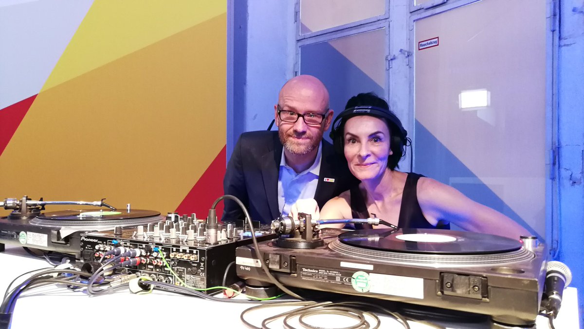 Wohli's tweet photo. Im #fedidwgugl Haus legt jetzt Marusha bei der #cnight Lounge auf. #BTW17 https://t.co/ImAh16uNyC