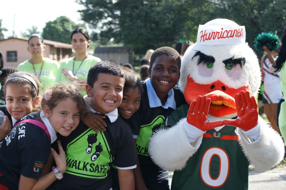 iWalkSafe's tweet photo. A3: So much physical activity can be had just by walking to school - slow the cars and make the neighborhoods kid-friendly #SaludTues https://t.co/q8KCRIL1ml