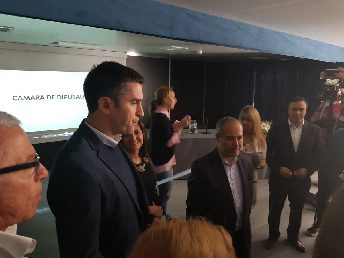 ijovenesPBA's tweet photo. Apertura de la Jornada "Diálogo Legislativo sobre Drogas" de @Sedronar en la @HCDiputadosBA @nancymonzon @manu_mosca @FacundoPrieto https://t.co/csKVfb2YZL