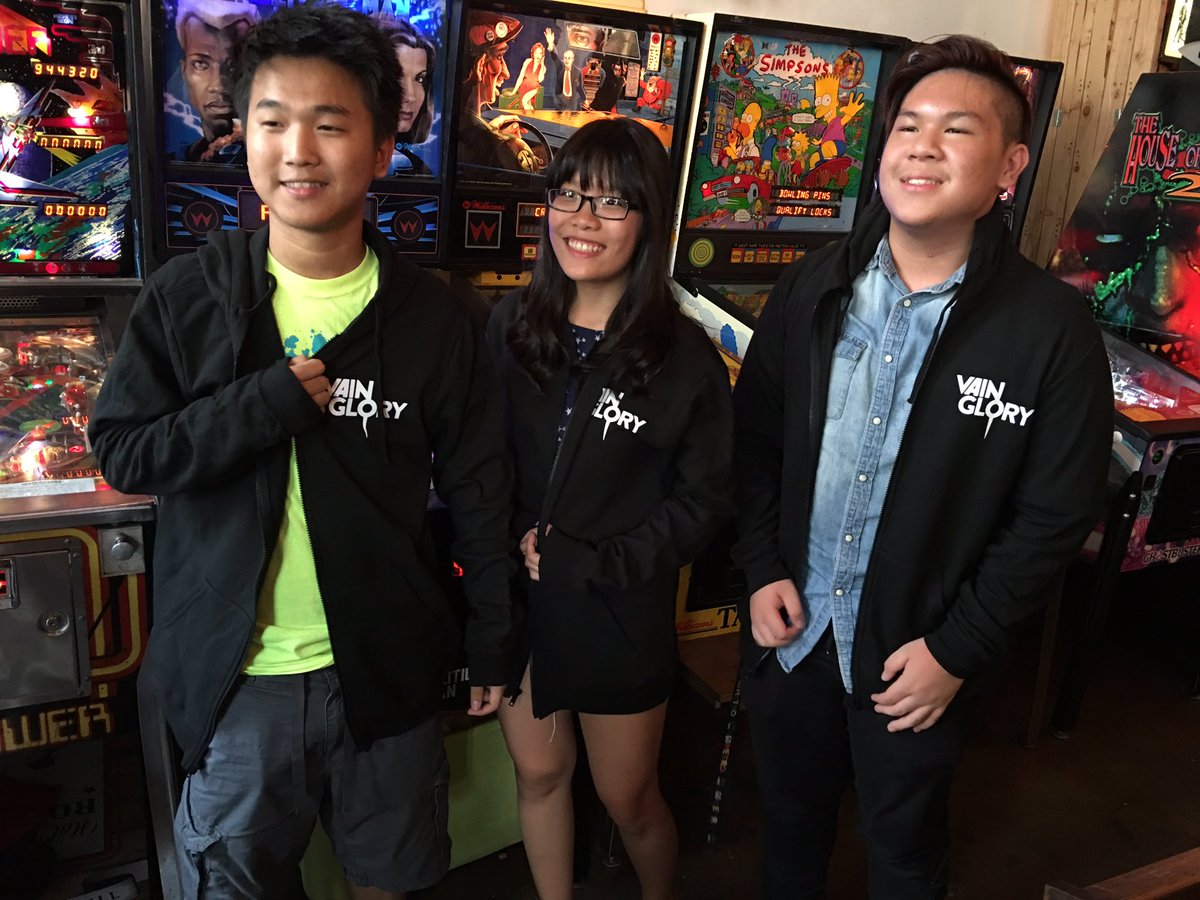PNW_Vainglory's tweet photo. The STARS of @superevilmegaco #Vainglory #HalcyonGathering Seattle:
• @thaonguyen18499
• @ahhhhshlay
• @QuickDrraw
• @yumaranken https://t.co/S2WFX11sJc
