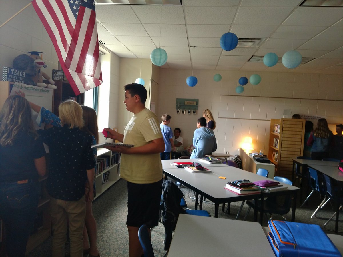 BerryLovesBooks's tweet photo. First day with 8th grade in 14 years! We're making good things happen! #wleced #gettingtoknowthem https://t.co/ej5X5RWnor