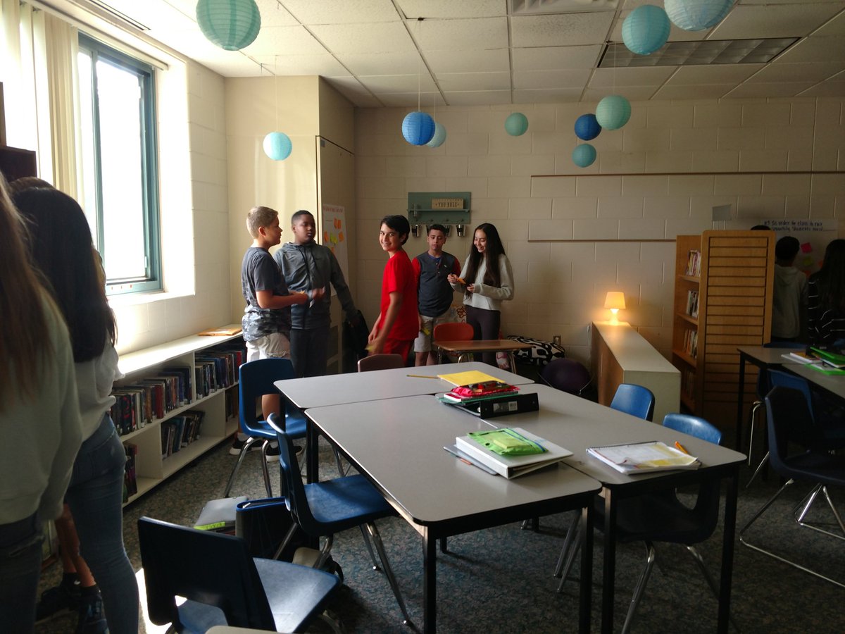 BerryLovesBooks's tweet photo. First day with 8th grade in 14 years! We're making good things happen! #wleced #gettingtoknowthem https://t.co/ej5X5RWnor