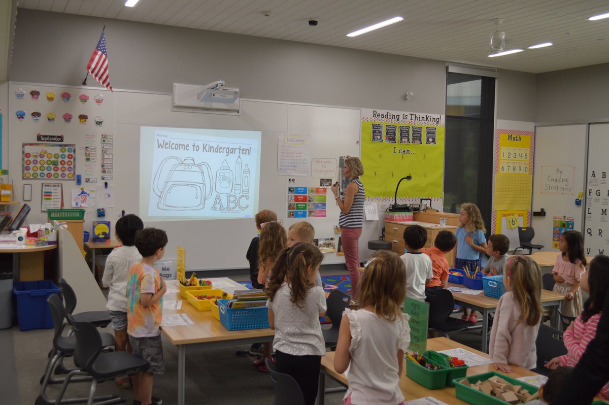 mercerislandsd's tweet photo. Welcome to Kindergarten! So happy to have our kindergarten students joining us for their first day today! #Classof2030 #MIFirstDay2017 https://t.co/473djqwiDD