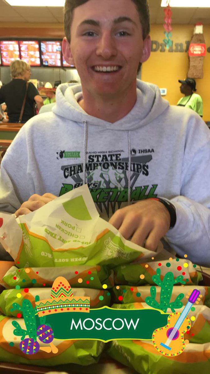 Nate_Davis55's tweet photo. Happy birthday to the main homie @pbroenneke4 !! https://t.co/POuMIf2Y5J