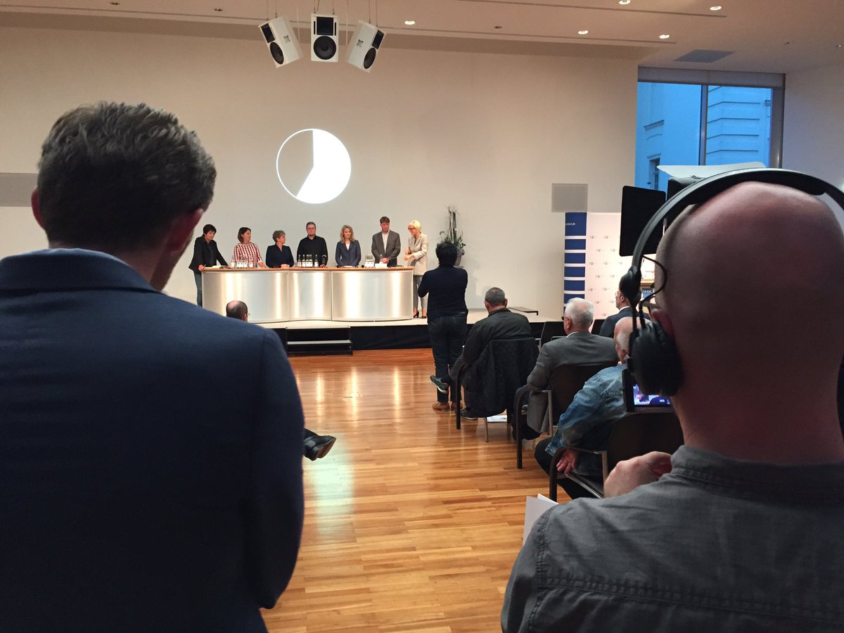 IHKPotsdam's tweet photo. Fachkräftemangel @ZieglerMdB von der SPD ist für ein Gesetz für geordnete Zuwanderung und die Aufwertung der Dualen Ausbildung #deinewahl https://t.co/43PbSeooys