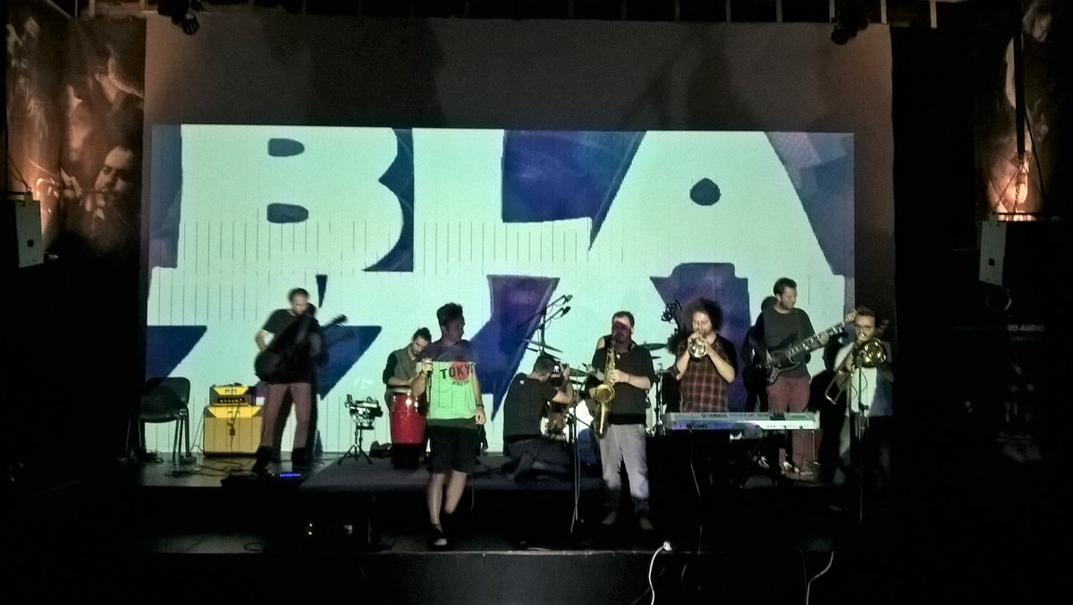 nimicintm's tweet photo. Happening now: #Blazzaj #OneTake la #Reflektor https://t.co/XIidAx5u2L