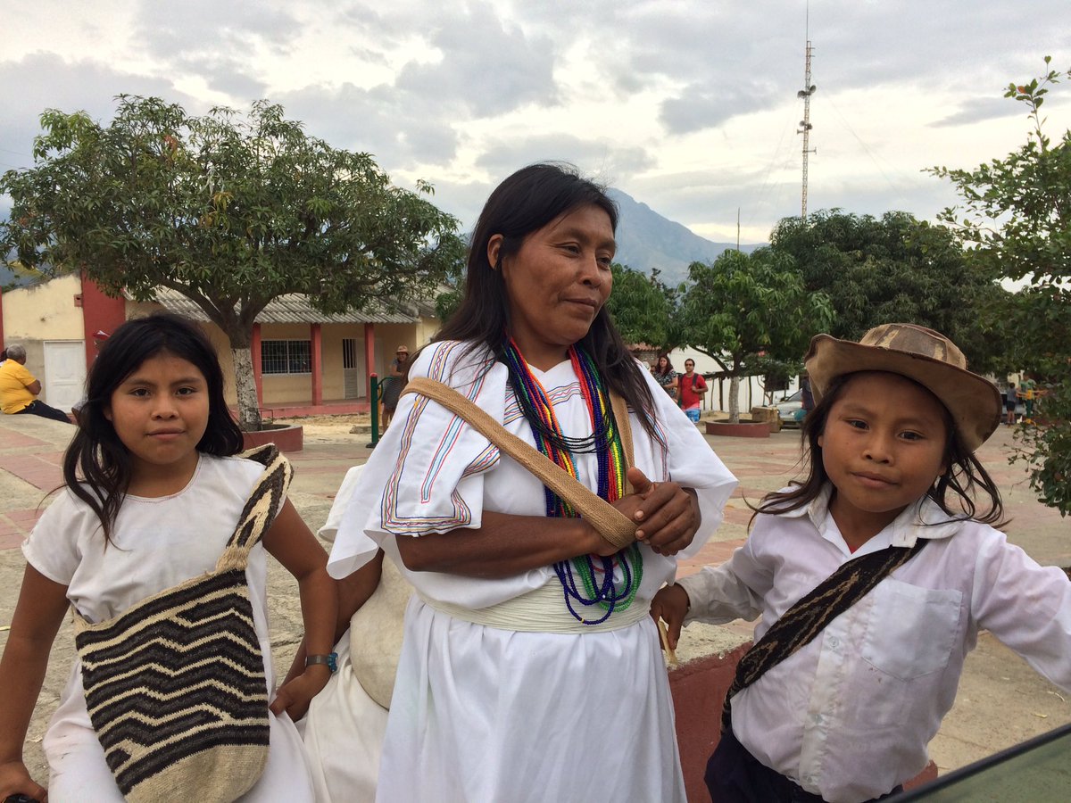 TiendaDSonrisas's tweet photo. Hoy Día Internacional de la Mujer Indígena aplaudimos el talento manual de nuestras artesanas Kankuamas, Wayuu y Embera Chamí. https://t.co/LCbweEseOs