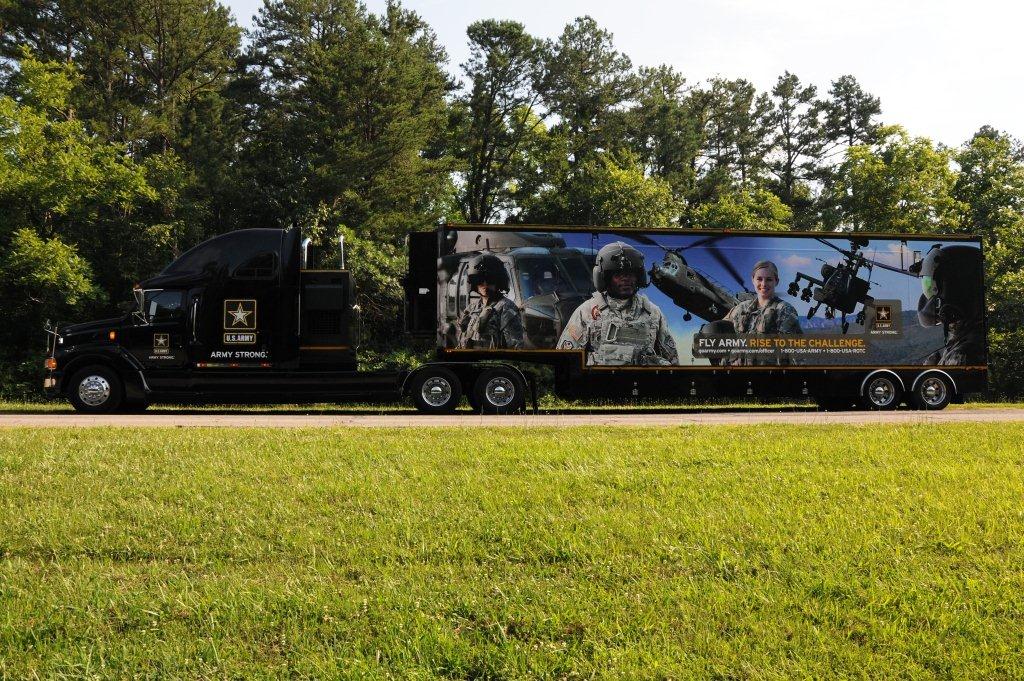 ArmyRecruitBigD's tweet photo. @isd_dallas don't miss the #USARMYSEMI at @tjhs Thursday.

#interactivesemi #60fttrailer #backtoschool #armymobiletrailers https://t.co/fjPFK4smqL