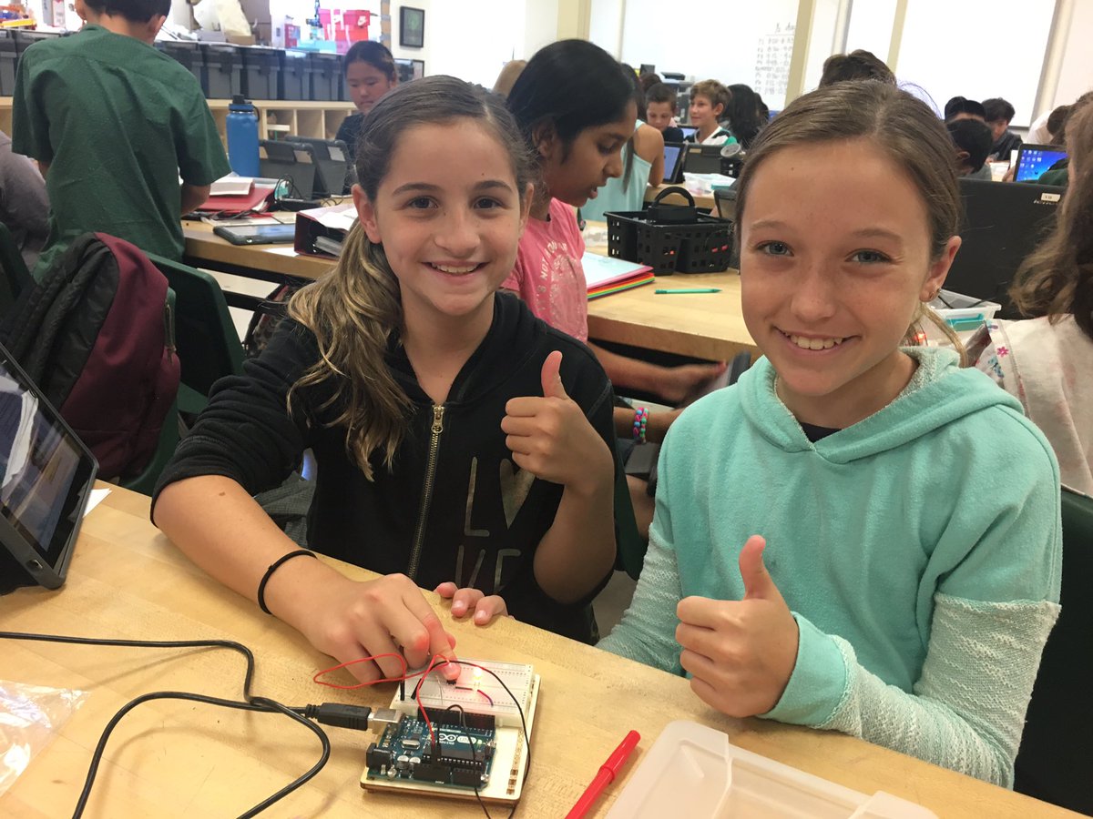 MeganLund_OH's tweet image. Adding switches to make our LED lights shine! @TUSDconnect #weareTUSD #ohhawks #projectcode