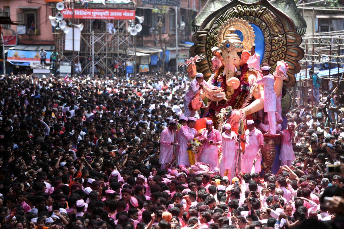 pravinmulyeMT's tweet photo. ही शान कोणाची... लालबागच्या राजाची #निरोप @LalbaugchaRaja @PashokMT @MumbaiTimesMT @MarathiBrain @RAVA_Official @MarathiRT @MarathiAamhi #म https://t.co/m5ELlTMLhR