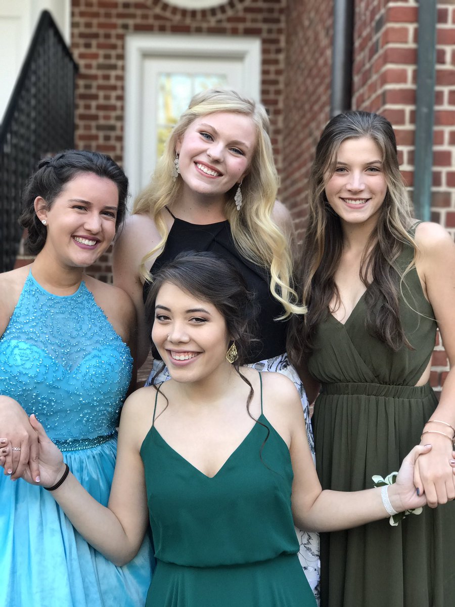 vaparker98's tweet photo. happy happy birthday @meredithdockery !!! i hope your day is filled with golf, coffee, and lots of grey's 😊💕 love you lots bff https://t.co/fV60w2LaxW