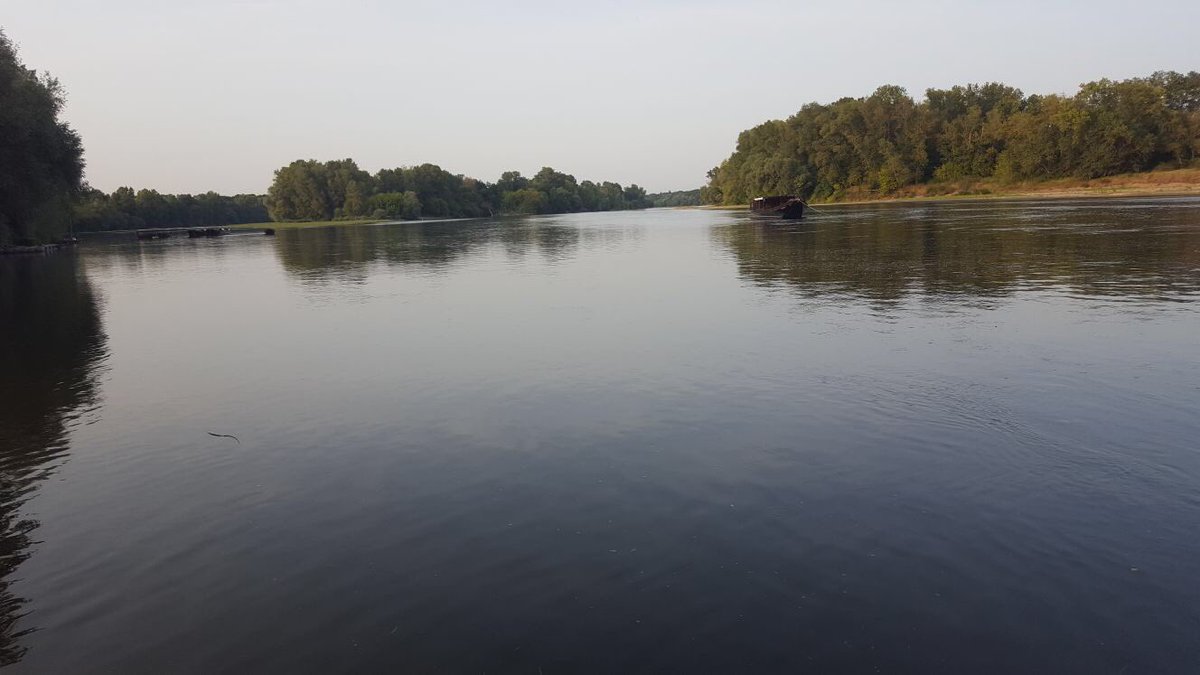 chenisemeiling's tweet photo. We tried to find a beautiful river or lake wherever we went 😍 #travelpics #Travel #FranceCulture #lakelife #River https://t.co/5xkawNKXH1