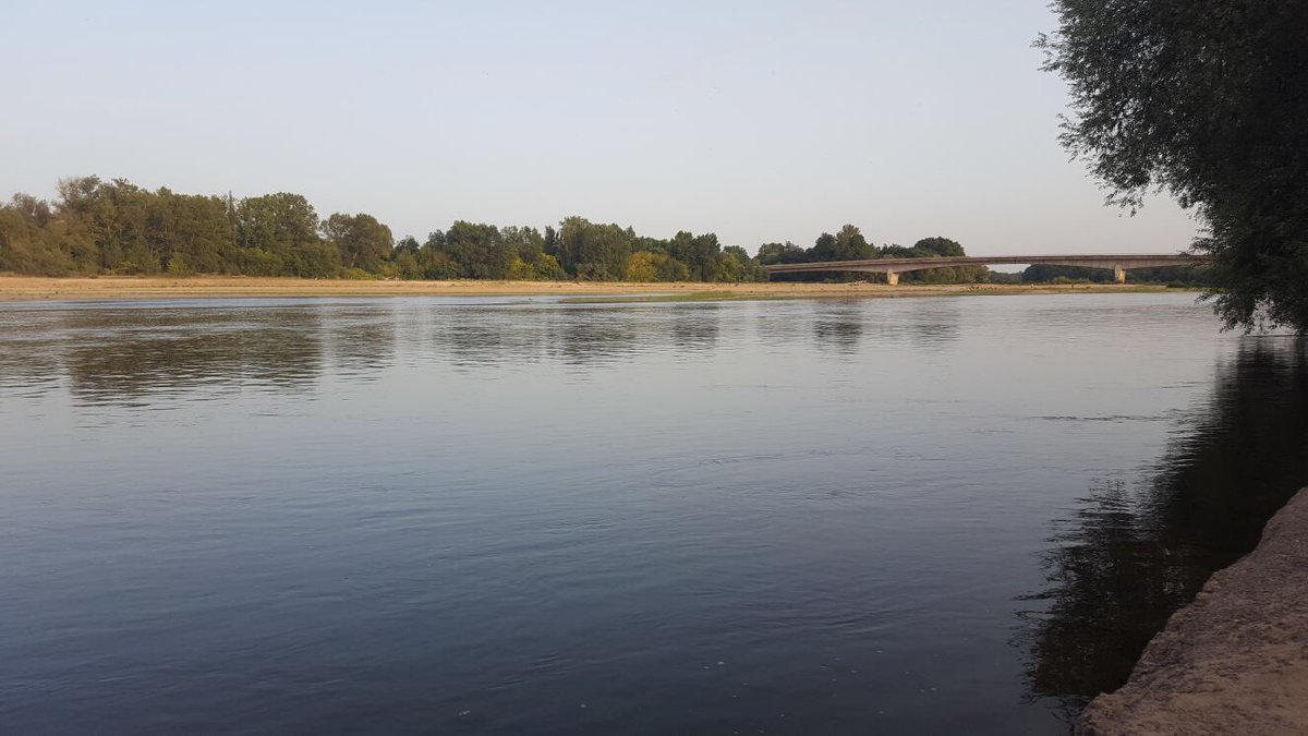 chenisemeiling's tweet photo. We tried to find a beautiful river or lake wherever we went 😍 #travelpics #Travel #FranceCulture #lakelife #River https://t.co/5xkawNKXH1