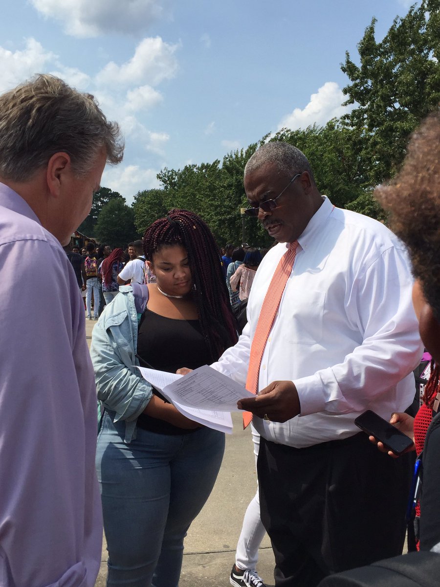 ManorHS757's tweet photo. Dr. Johnson makes sure you get on the right bus. #PPSFirst #greaterWWHS #posva https://t.co/0WeLmN8Ked