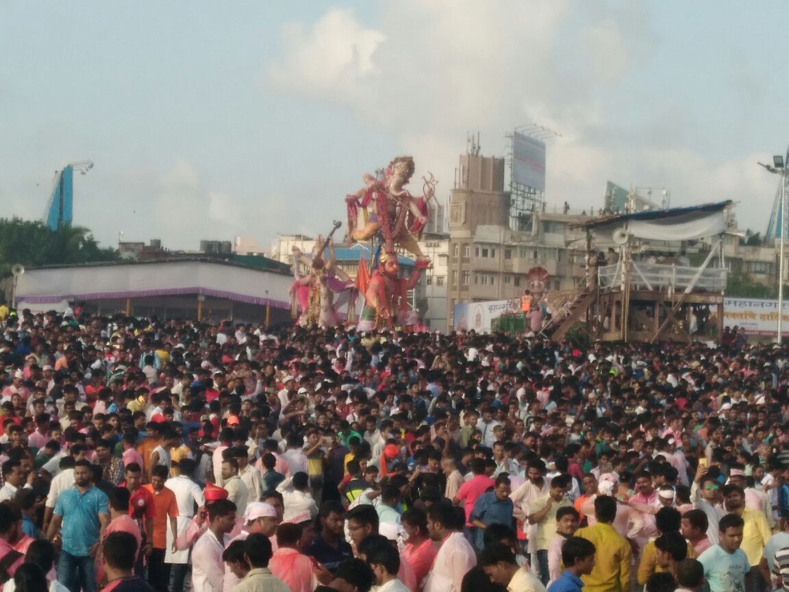 pravinmulyeMT's tweet photo. उधाण... भक्तीला आणि उत्साहालाही @PashokMT @MumbaiTimesMT @MarathiBrain @MarathiRT @RAVA_Official @thodkyat @sourabhsMT @uj_unmesh #निरोप #म https://t.co/uizfU1nDFc
