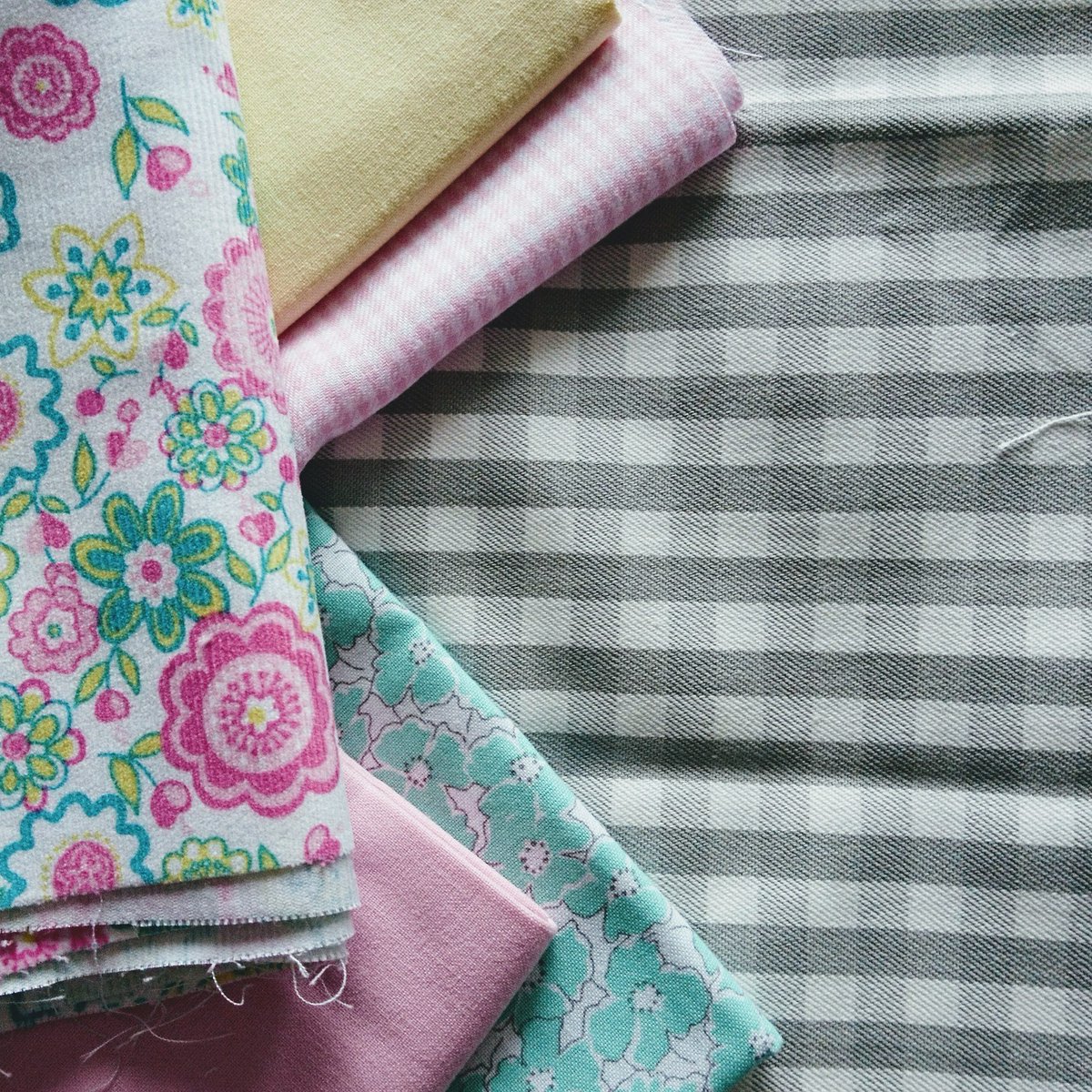TinyThimble's tweet photo. Custom Order ❤️ 💛 ❤️ #handmade #unique #yours #babyblankets https://t.co/1MgbR6DGZI