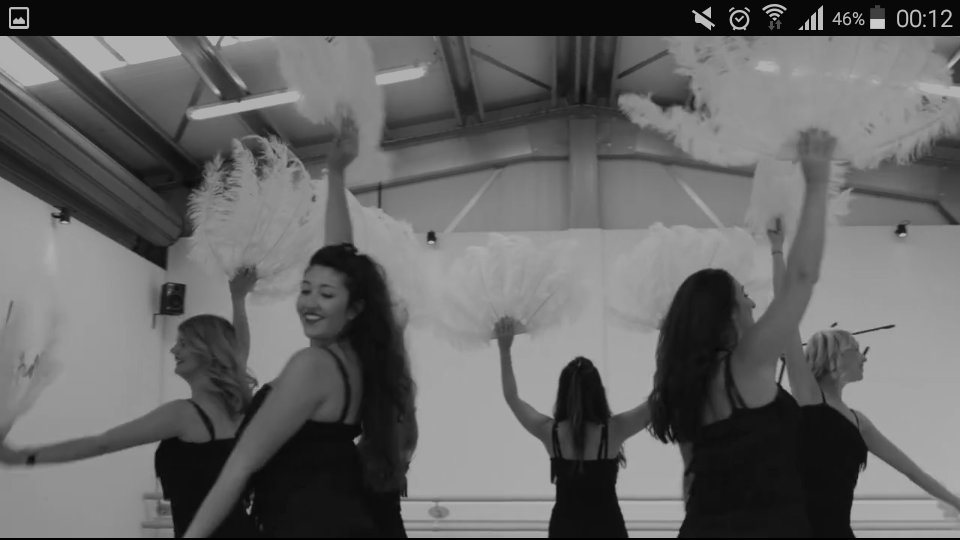 butterflies_the's tweet photo. Rehearsals in action #butterflies #dancers #Smile #featherfans https://t.co/D9D5BujCat