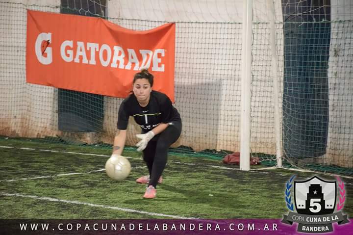 HorizonteFem's tweet photo. Las Arquerasas de Horizonte !
 Dos cracks #Rulo #Mica 💙👐⚽🎆 https://t.co/4QSB05bcj5