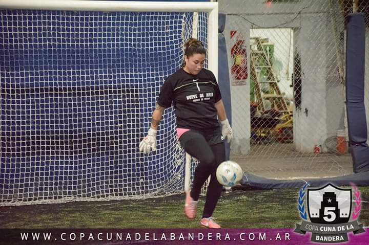 HorizonteFem's tweet photo. Las Arquerasas de Horizonte !
 Dos cracks #Rulo #Mica 💙👐⚽🎆 https://t.co/4QSB05bcj5
