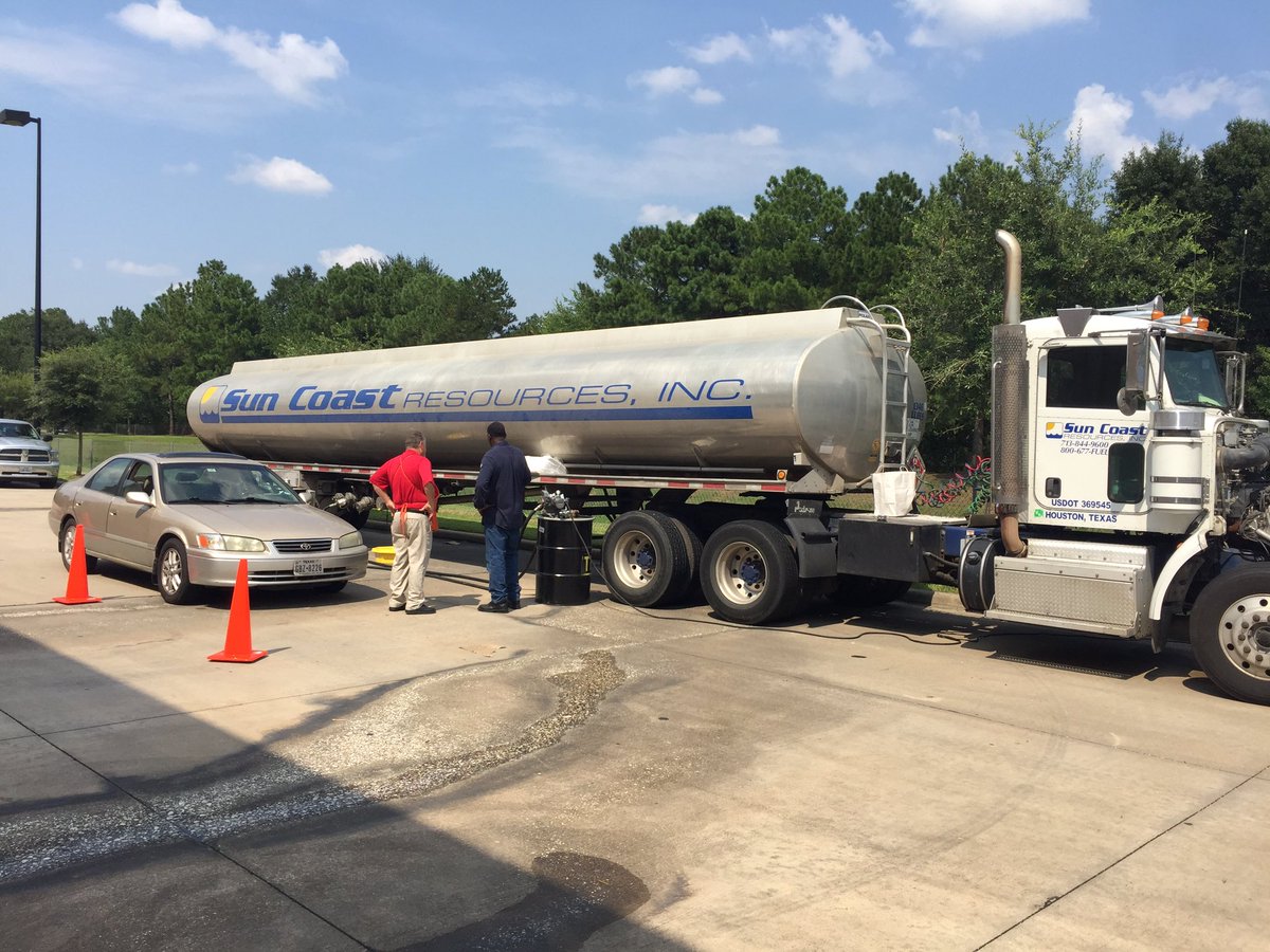 rar1004's tweet photo. Home Depot providing free gas for associate affected by Harvey. #takingcareofourpeople #HoustonStrong https://t.co/J0hJ7gVVXb