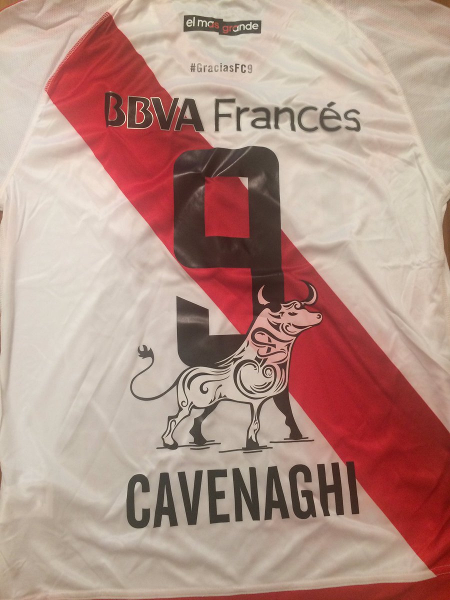 PauloFilippini's tweet photo. El 28 de septiembre día del "Hincha de #River" sorteo la camiseta de @adidasAR homenaje a @Fercaveoficial entre los que me sigan y hagan rt. https://t.co/WI7eicoyCO
