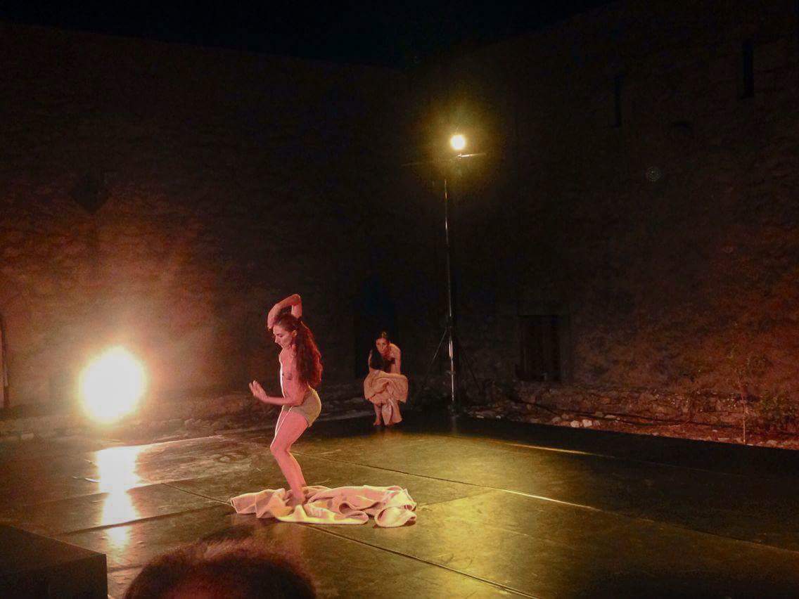 traccememoria's tweet photo. L'anfiteatro del Castello di Montalbano Elicona è incantato dallo spettacolo Frammenti di Lady M. + Still con Sara Orselli e Frida Vannini https://t.co/db9hC8jM4j