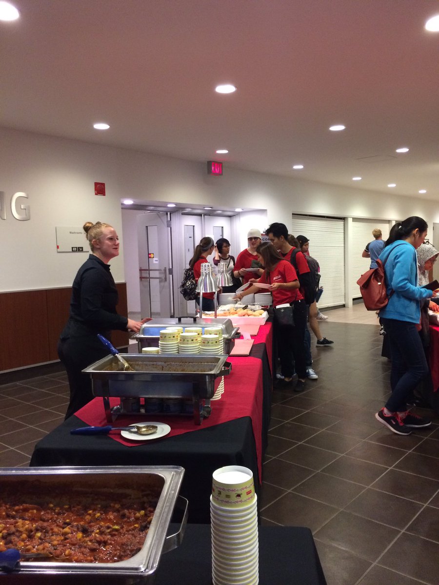 UCalgaryRes's tweet photo. Way to hit it out of the park with lunch. Thanks UCalgary Food Services. #UCalgary,#UCalgaryresmoveinday,#moveinday2017,#UCalgaryreslife https://t.co/axjFW14JPz